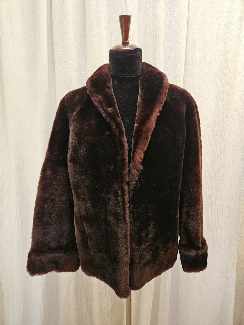 Vintage Brown Genuine Mouton Coat Fur Jacket Collared Cuffs Womens Size M NICE!